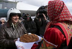 Rusijoje pasitikti i&scaron; Sirijos grįžę naikintuvų pilotai