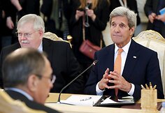 Johnas Kerry susitiko su Sergejumi Lavrovu