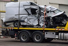 Prancūzijoje mikroautobusui susidūrus su sunkvežimiu žuvo 12 žmonių
