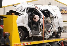 Prancūzijoje mikroautobusui susidūrus su sunkvežimiu žuvo 12 žmonių