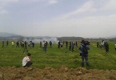 Makedonijos policija ašarinėmis dujomis vaikė migrantus prie sienos su Graikija
