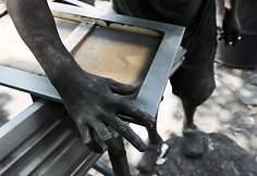Nesibaigiančios gaujų žmogžudystės privertė visus Salvadoro Chukuapos miestelio gyventojus imtis karstų gamybos verslo