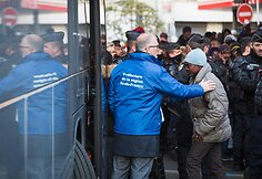 I&scaron; Paryžiaus migrantų stovyklos evakuota daugiau kaip 1 tūkst. žmonių