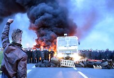 Prancūzijos policija susirėmė su degalų saugyklą blokuojančiais protestuotojais