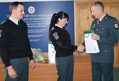 Tel&scaron;ių meras pareigūnams Au&scaron;rai Anglickienei ir Mantui Spudžiui įteikė padėkas