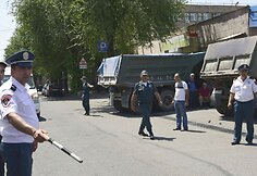 Ginkluota grupė užėmė policijos ir Vidaus reikalų ministerijos pajėgų pastatą Jerevane