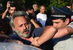 Ginkluota grupė užėmė policijos ir Vidaus reikalų ministerijos pajėgų pastatą Jerevane