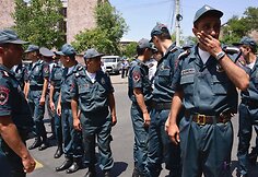 Ginkluota grupė užėmė policijos ir Vidaus reikalų ministerijos pajėgų pastatą Jerevane