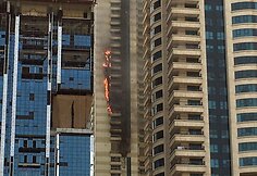 Dubajuje dega vienas dangoraižių