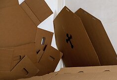 Venesueloje, stingant pinigų, artimieji laidojami karstuose i&scaron; medžio drožlių plok&scaron;čių ar net kartono