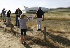Nukrito didžiausias pasaulyje orlaivis &bdquo;Airlander 10&ldquo;