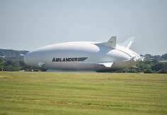 Nukrito didžiausias pasaulyje orlaivis &bdquo;Airlander 10&ldquo;