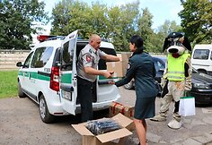 Kauno policijos pareigūnai padovanojo mokyklinių reikmenų daugiavaikei &scaron;eimai