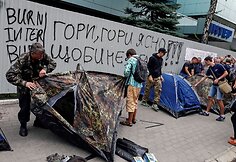 Ukrainiečių televizijos „Inter TV“ studija, padegta protestuotojų, nepatenkinti „prorusiška“ šio kanalo platforma