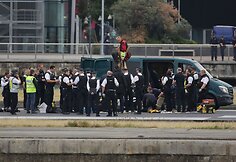 Judėjimo &bdquo;Black Lives Matter&ldquo; protestuotojai blokavo Londono oro uostą