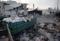 Sirijoje subombarduota humanitarinę pagalbą gabenusi sunkvežimių vilkstinė