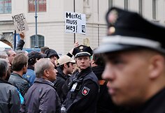 Vokietijos kanclerė per &scaron;alies suvienijimo metinių minėjimą Dresdene pasitikta protestuotojų užgaulėmis