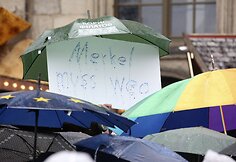Vokietijos kanclerė per &scaron;alies suvienijimo metinių minėjimą Dresdene pasitikta protestuotojų užgaulėmis