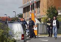Briuselyje peiliu sužeisti du policininkai