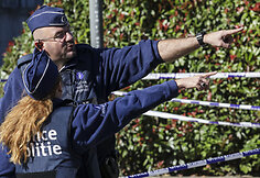Briuselyje peiliu sužeisti du policininkai