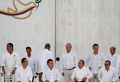 Juanui Manueliui Santosui premija skirta už pastangas nutraukti pusę &scaron;imtmečio Kolumbiją krečiantį konfliktą su sukilėlių grupuote FARC