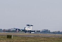 &Scaron;iauliuose ketvirtadienį nusileido žvalgybinis ankstyvojo perspėjimo ir valdymo sistemos AWACS orlaivis