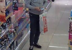 Kaune ie&scaron;komas kvepalų vagyste įtariamas asmuo