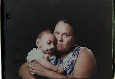 Brazilijos &scaron;eimų auginančių mikrocefalija sergantį vaiką portretai