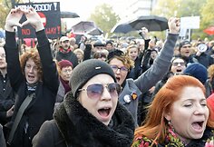 Per Lenkiją ritasi nauja protestų banga dėl planų suvaržyti moterų teisę nutraukti nė&scaron;tumą
