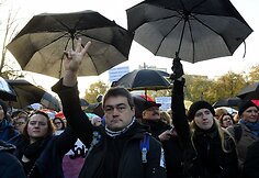 Per Lenkiją ritasi nauja protestų banga dėl planų suvaržyti moterų teisę nutraukti nė&scaron;tumą