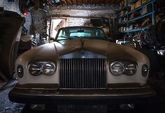 Apleistų prabangių automobilių ie&scaron;kančio fotografo laimikiai visoje Europoje