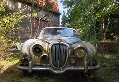 Apleistų prabangių automobilių ie&scaron;kančio fotografo laimikiai visoje Europoje