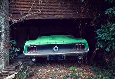 Apleistų prabangių automobilių ie&scaron;kančio fotografo laimikiai visoje Europoje