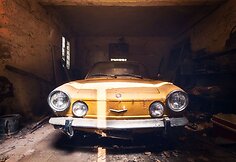 Apleistų prabangių automobilių ie&scaron;kančio fotografo laimikiai visoje Europoje