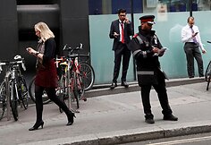 Telefonų ekranai užvaldę Londono gyventojus