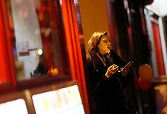 Telefonų ekranai užvaldę Londono gyventojus