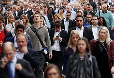 Telefonų ekranai užvaldę Londono gyventojus