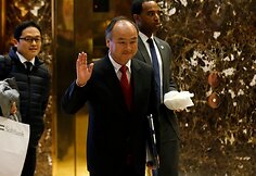Donaldas Trumpas susitinka su Masayoshiu Sonu