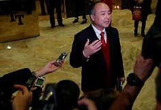 Donaldas Trumpas susitinka su Masayoshiu Sonu