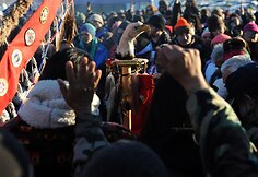 Indėnų gentis Stovinti uola Šiaurės Dakotoje triumfuoja dėl atšauktos naftotekio statybos