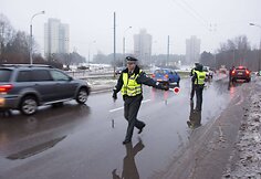Tarptautinės Antikorupcijos dienos i&scaron;vakarėse Vilniuje surengta akcija &bdquo;Ky&scaron;is i&scaron;purvina&ldquo;