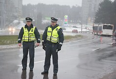 Tarptautinės Antikorupcijos dienos i&scaron;vakarėse Vilniuje surengta akcija &bdquo;Ky&scaron;is i&scaron;purvina&ldquo;