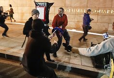 Prezidento Trumpo inauguracijos išvakarėse Niujorke į gatves išėjo šimtai protestuotojų