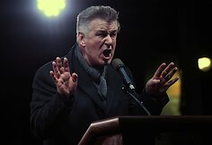 Prezidento Trumpo inauguracijos i&scaron;vakarėse Niujorke į gatves i&scaron;ėjo &scaron;imtai protestuotojų