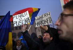 Rumunijoje tūkstančiai žmonių protestavo prie&scaron; amnestiją korumpuotiems politikams