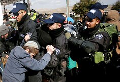 Nelegalūs žydų naujakuriai prievarta i&scaron;keldinami i&scaron; Vakarų Kranto