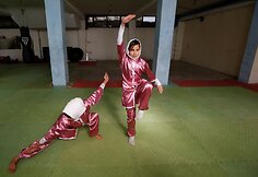 Afganistanietės &ndash; &Scaron;aolino kung fu kovotojos
