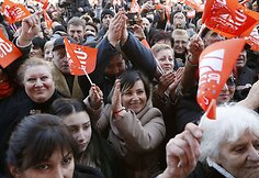 Gruzijoje tūkstančiai mitinguotojų reiškė paramą populiariai televizijai