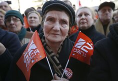 Gruzijoje tūkstančiai mitinguotojų reiškė paramą populiariai televizijai