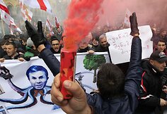 Gruzijoje tūkstančiai mitinguotojų reiškė paramą populiariai televizijai